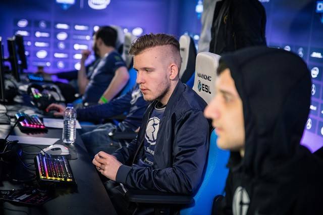 恭喜佛山GK晋级2025王者荣耀世冠半决赛