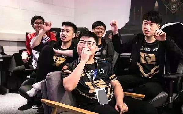 ThunderTalk Gaming players enter the field： Top laner HOYA shows his true manliness~